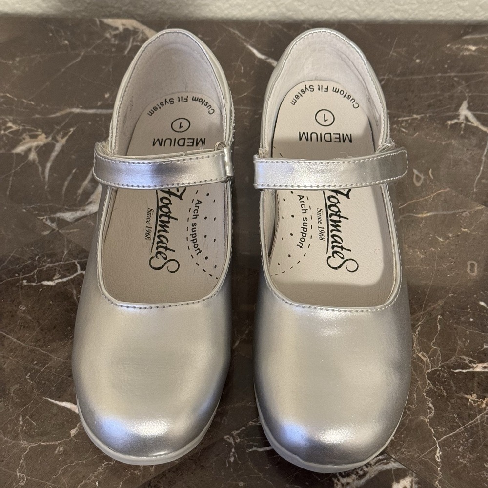 Footmates EUC Matte Silver  "Liz" Leather Mary Jane Rubber Sole Shoe‎ Size 1